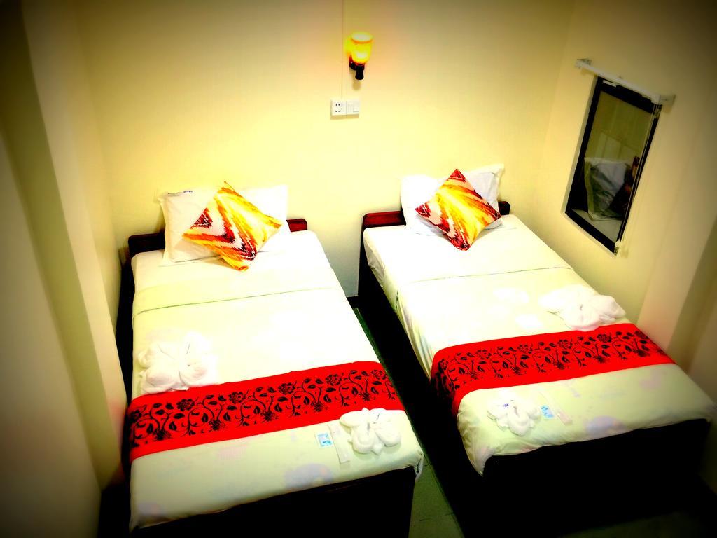 Everest Hotel Γιανγκόν Εξωτερικό φωτογραφία